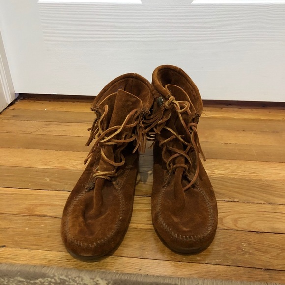Minnetonka Shoes - Minnetonka ankle mocs - sz9